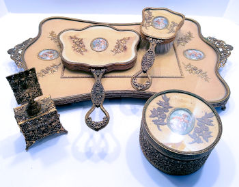 Figural Vanity Set